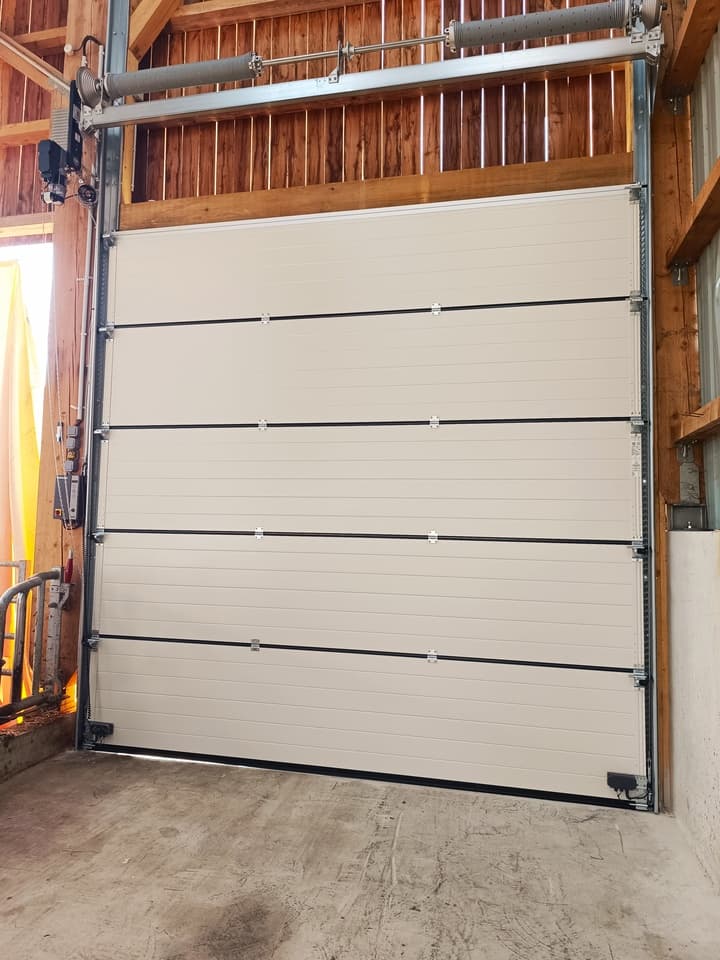 Porte industrielle Hormann ASEO AIN PORTAIL PERGOLA STORE VOLET