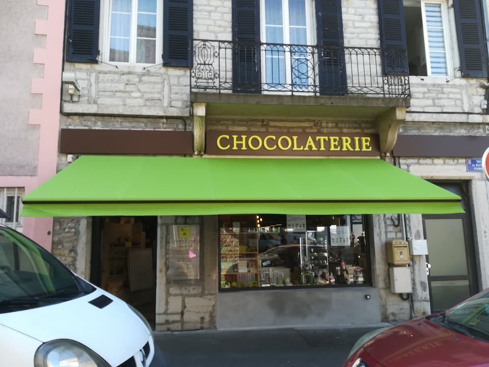 Store Chocolaterie côté Pros ASEO MENUISERIE PROTECTION SOLAIRES ET FERMETURES NOS REALISATIONS