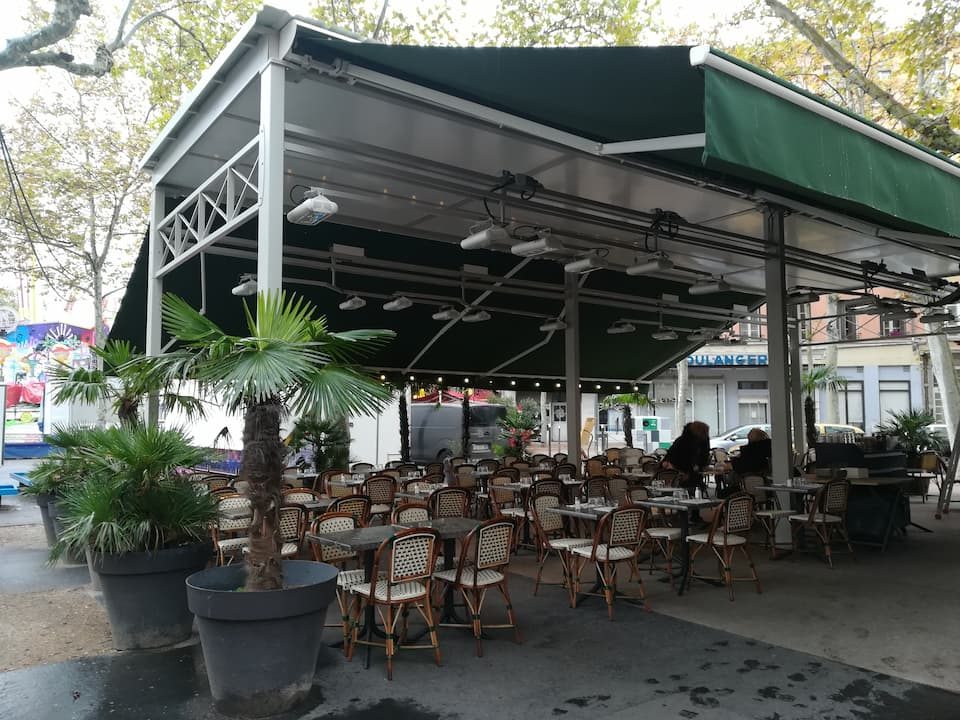 Sturcture avec Stores bannes Côté Pros ASEO MENUISERIE PROTECTION SOLAIRES ET FERMETURES NOS REALISATIONS